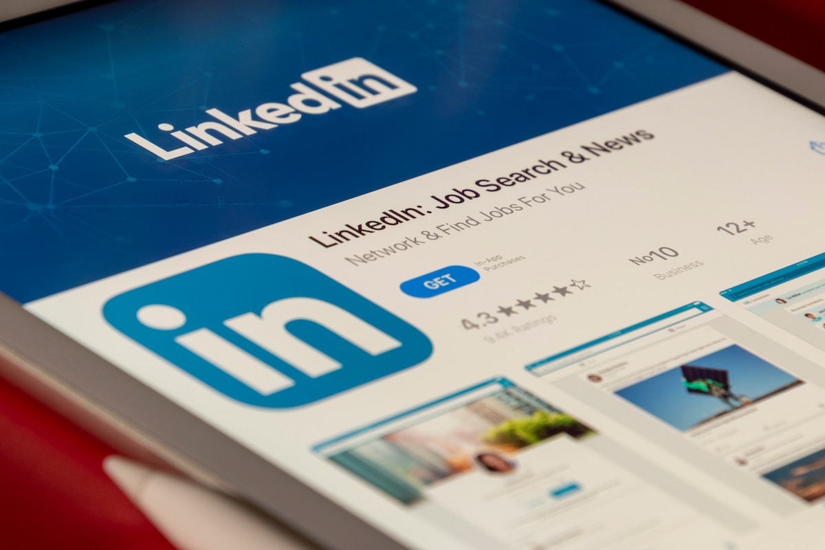 LinkedIn: portal opublikował ranking marek, które warto śledzić. Wysoko Bielenda i Answear