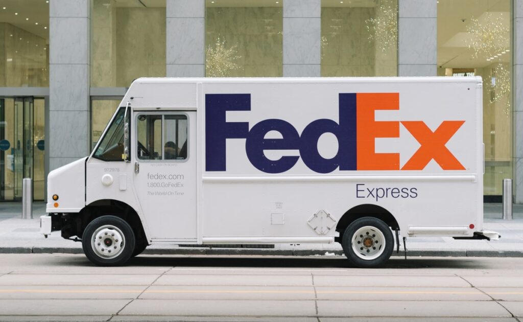 FedEx opublikował najnowsze kwartalne wyniki finansowe. Okazuje się, że zyski zaskoczyły inwestorów. Jak na tę informację zareagował kurs?