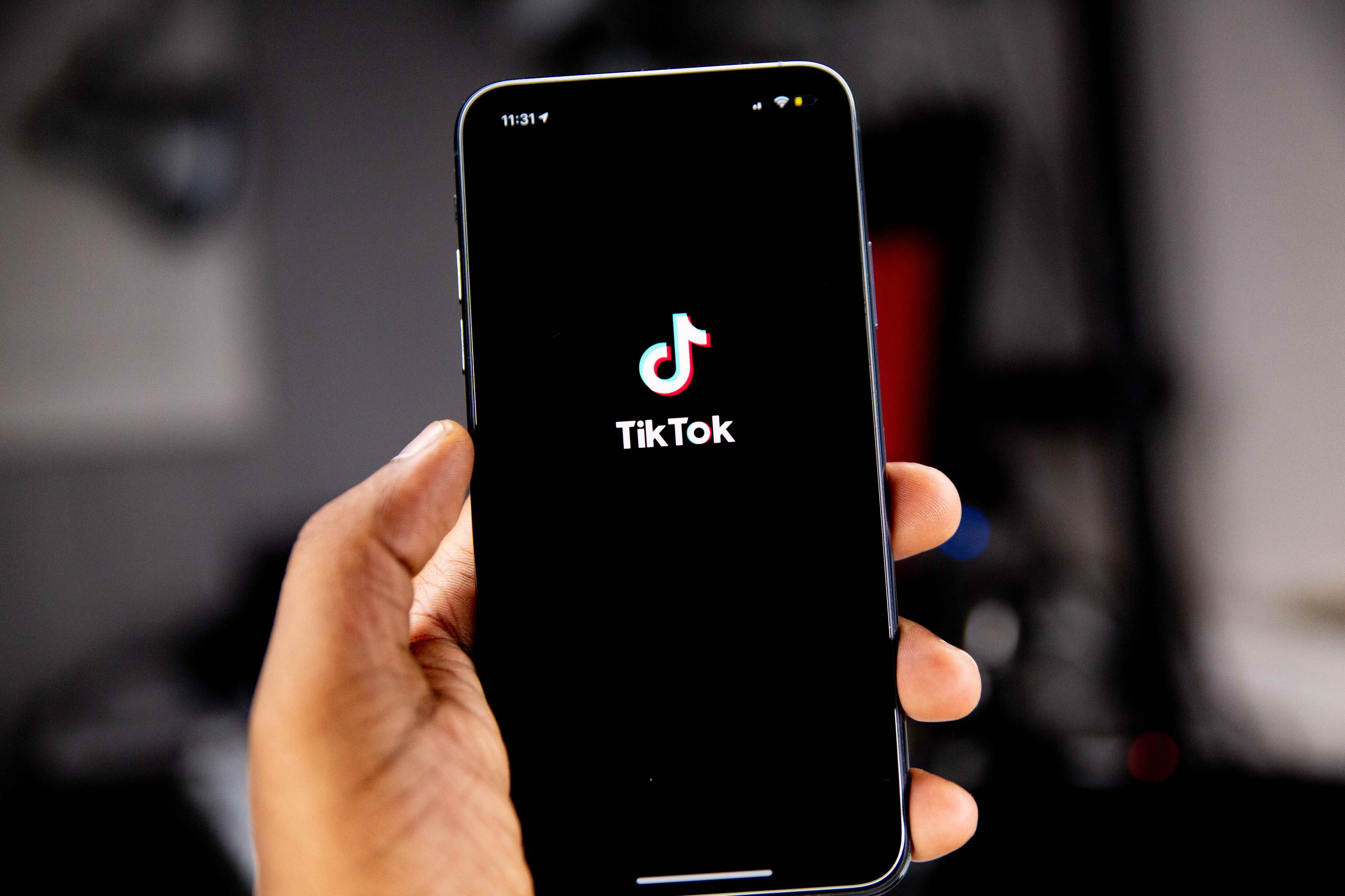 TikTok, najlepszy szpieg świata. Jakie dane pobiera aplikacja i czy powinniśmy się jej obawiać?