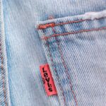 Levi's metka jeansy jasne fabryka zwolnienia płock