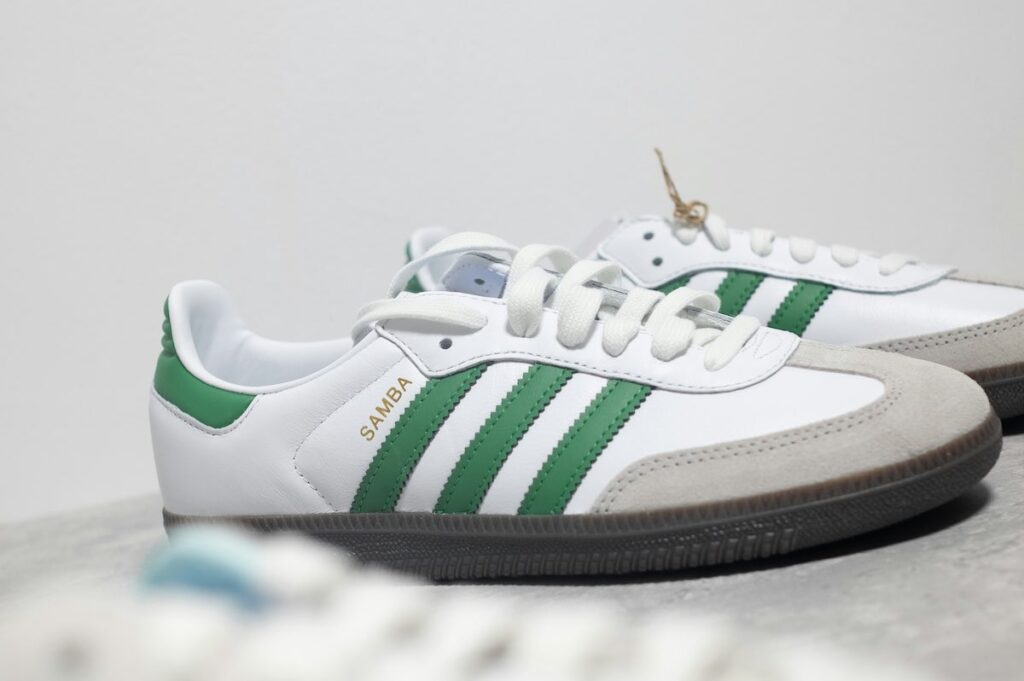 Sklep internetowy Eastend oferował szeroki wybór popularnych sneakersów w tym Adidas Samba