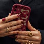 Zdjęcie czerwonego etui na telefon do tekstu o tym, jak tworzyć content