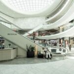 Wielkanoc 2025 czy sklepy są czynne? Godziny otwarcia. Na zdjęciu centrum handlowe.