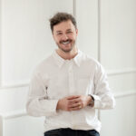 Agencja Rebell Concept rozwija dział influencer marketingu. Na zdjęciu założyciel agencji, Bartłomiej Pałubicki.