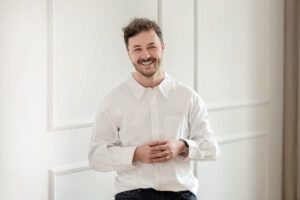 Agencja Rebell Concept rozwija dział influencer marketingu. Na zdjęciu założyciel agencji, Bartłomiej Pałubicki.