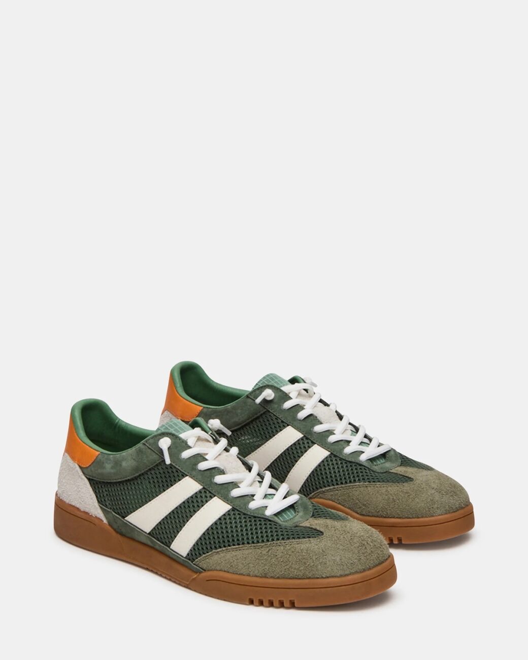 Zdjęcie produktowe zielonych butów sportowych Steve Madden Viento.