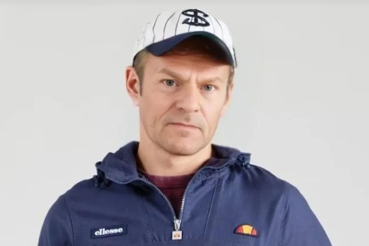 Tusk z Zalando. Zbliżenie na modela Zalando przypominającego premiera Donalda Tuska.