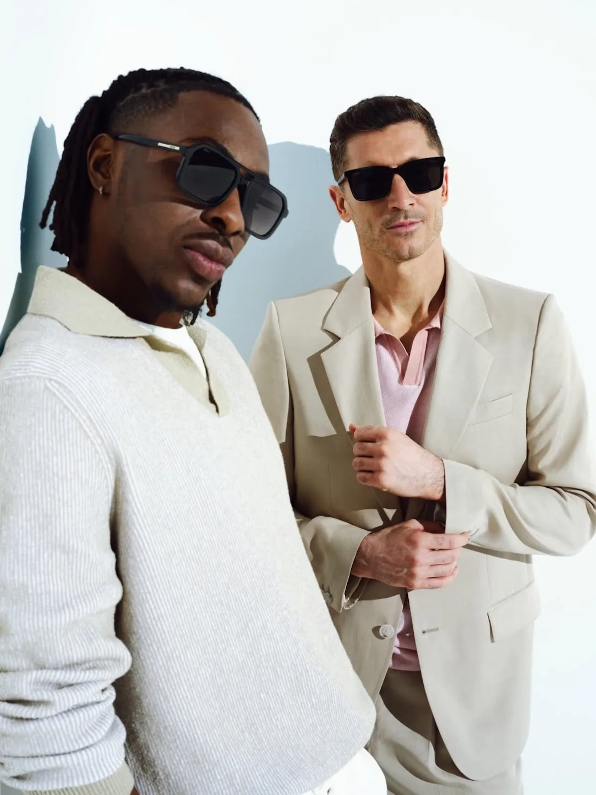 Robert Lewandowski w kampanii BOSS Eyewear na sezon wiosna–lato 2026. Piłkarz coraz częściej współpracuje z markami premium i luksusowymi brandami modowymi, budując wizerunek globalnego ambasadora lifestyle’u.Robert Lewandowski w kampanii BOSS Eyewear na sezon wiosna–lato 2026. Piłkarz coraz częściej współpracuje z markami premium i luksusowymi brandami modowymi, budując wizerunek globalnego ambasadora lifestyle’u.