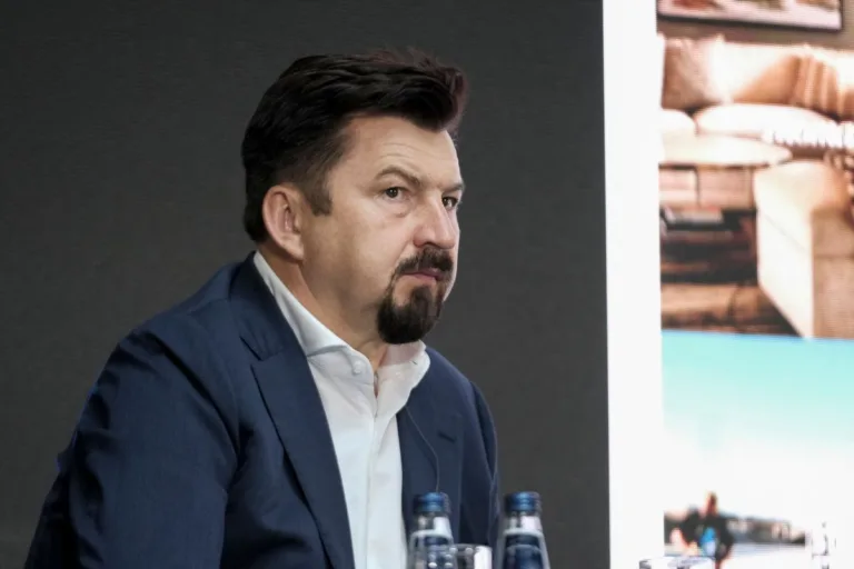 Dariusz Miłek, właściciel Grupy CCC, podczas wydarzenia branżowego. Przedsiębiorca znalazł się w rankingu 100 najbogatszych Polaków 2026 według „Wprost”.